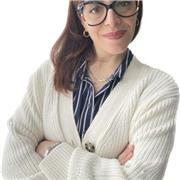 Biologa nutrizionista impartisce lezioni di biologia, scienze dell’alimentazione, educazione alimentare